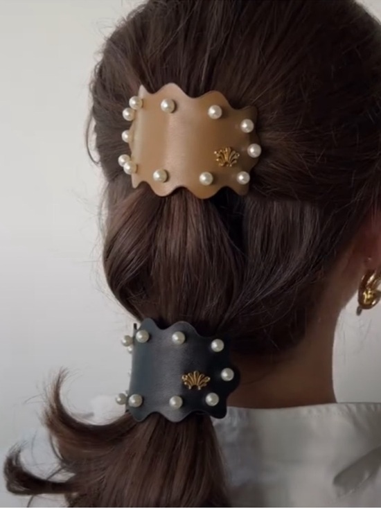 Accessories - Pearl-Embellished Scalloped Leather Hair Clip - Black
